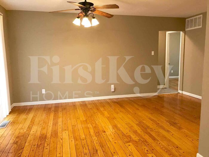 Building Photo - 2585 Teakwood Manor Dr