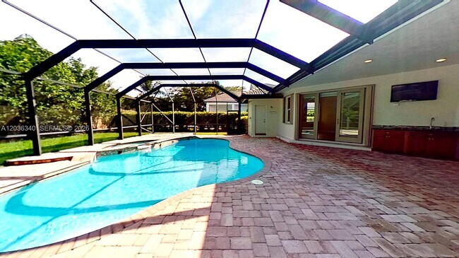 Building Photo - 405 Sabal Way