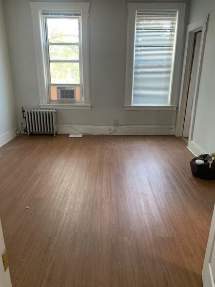 Building Photo - 107 Beadel St