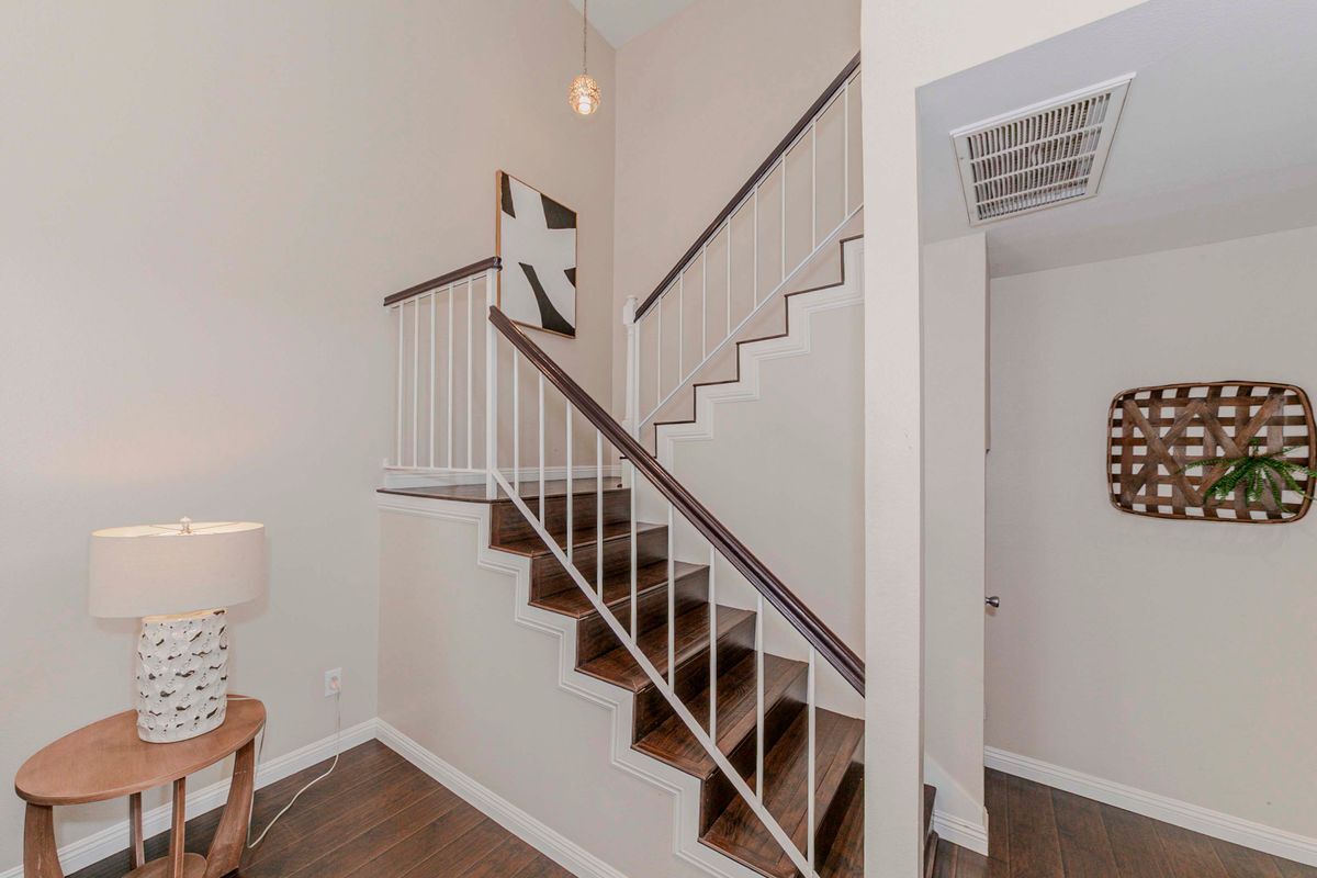 Building Photo - 2422 Coventry Cir