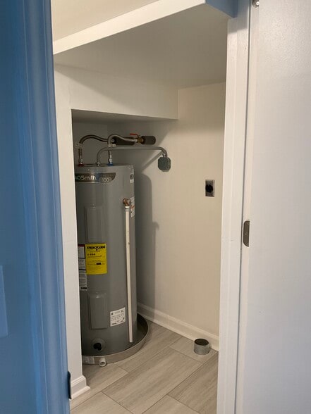 Building Photo - 612 Garland Dr