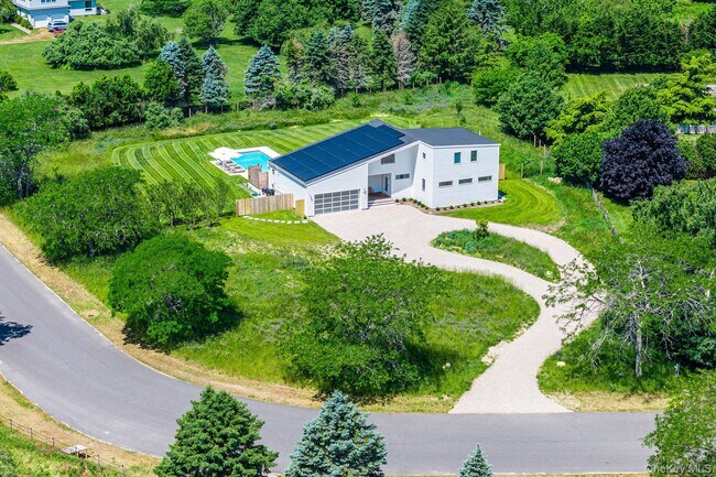 Building Photo - 420 Old Farm Rd