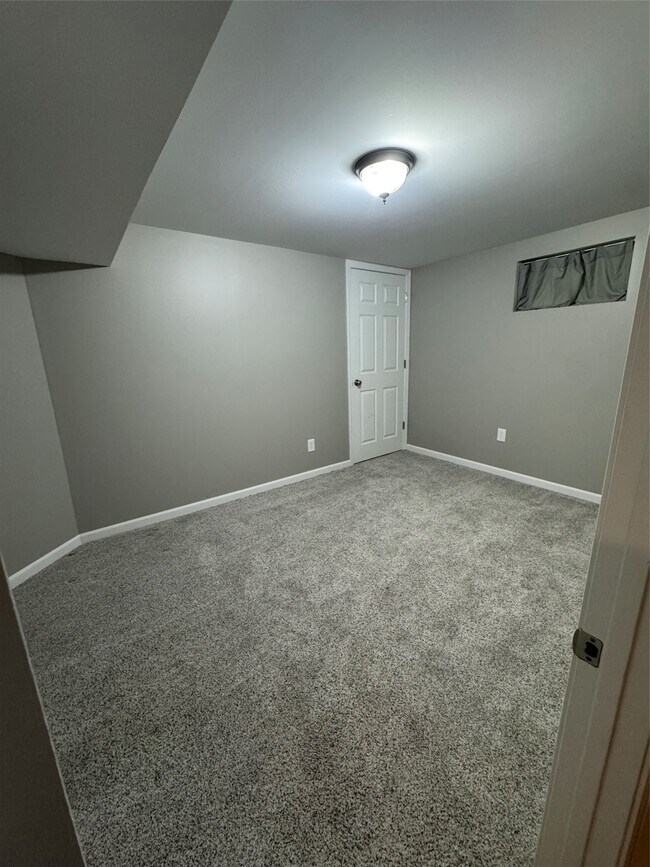 Building Photo - 1161 Saratoga Dr
