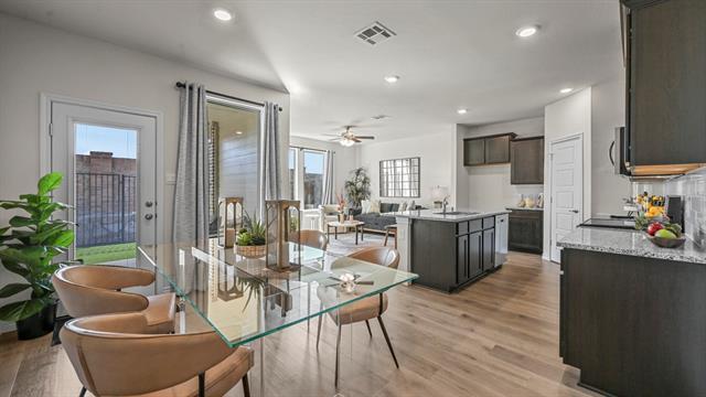 Building Photo - 740 Thorn Crk Dr