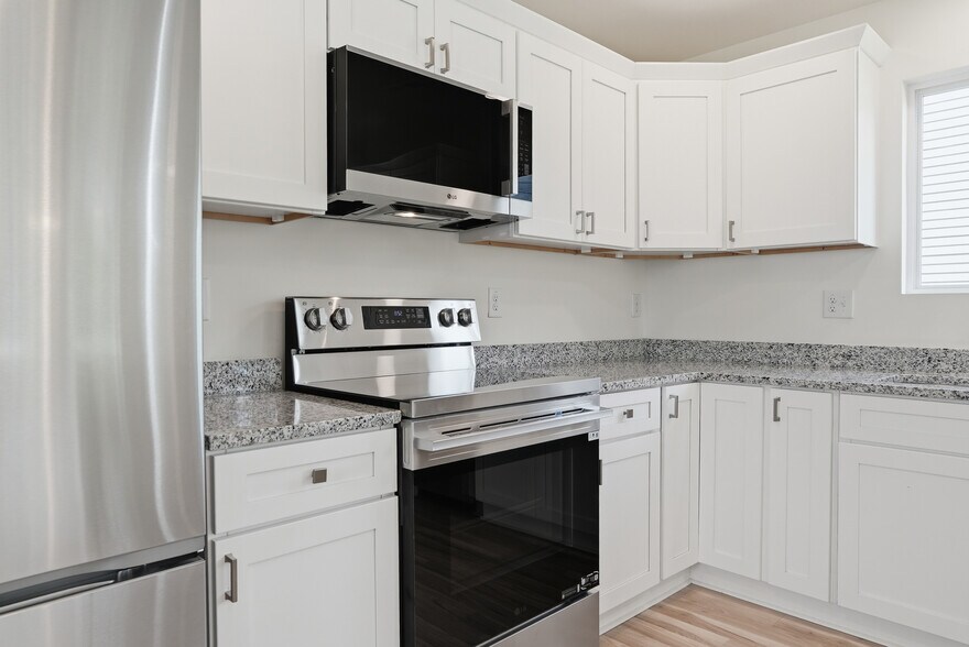 Building Photo - 516 Singletary St SE