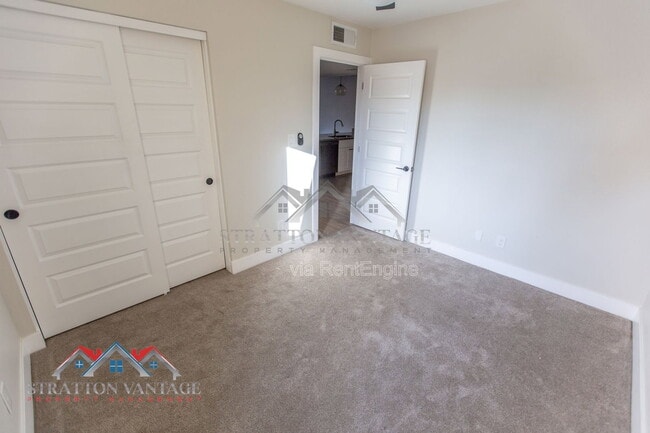 Building Photo - 712 W 14th St