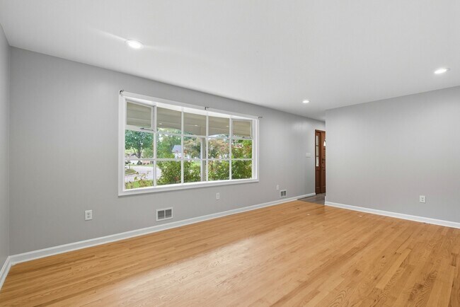 Building Photo - 13314 Vanessa Ave