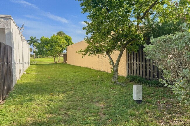 Building Photo - 7441 Bay Hill Dr