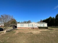 Building Photo - Ranch Home