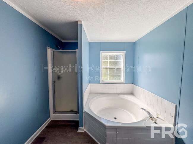 Building Photo - 2057 Oakley Rd