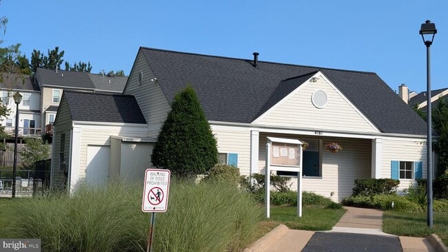 Building Photo - 16303 Taconic Cir