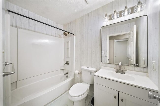 Building Photo - 1220 Ridge Rd