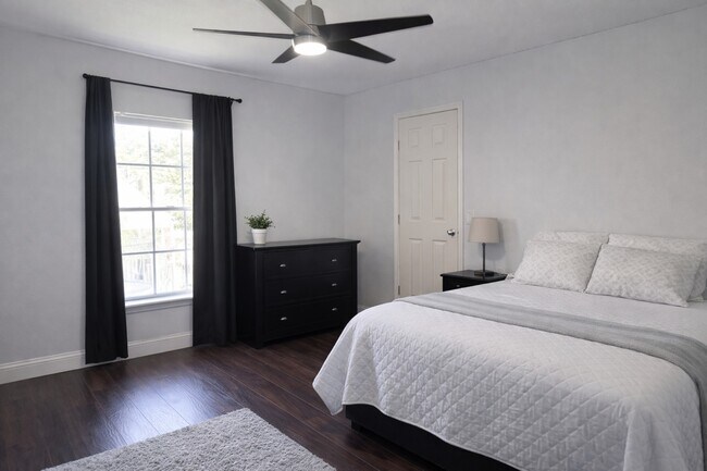 Building Photo - 16910 Country Bridge Rd