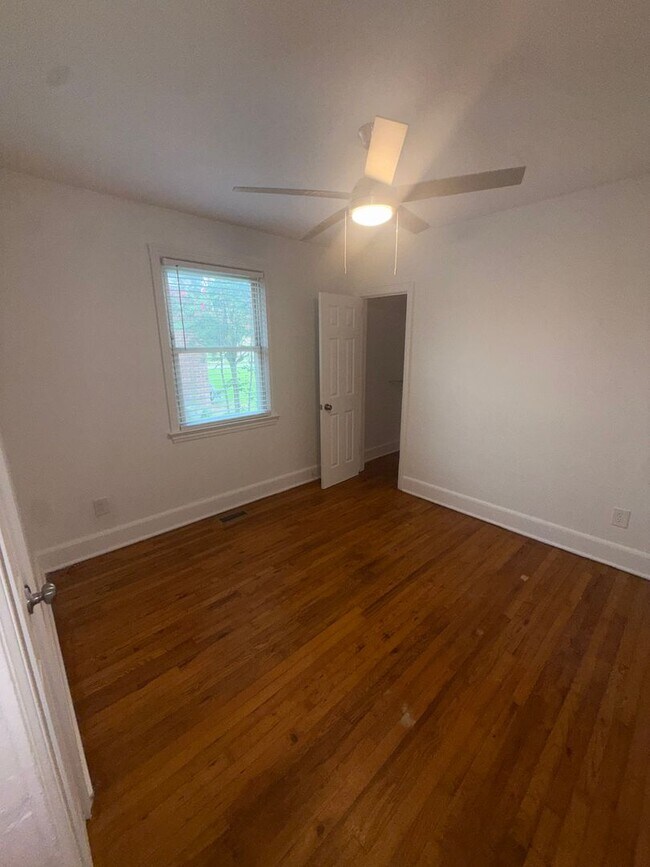 Building Photo - Charming All-Brick 2BR Home with Spacious Yard & Prime Columbia Location