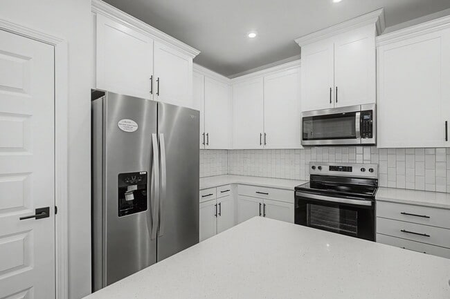 Building Photo - Brand new Hermitage townhome, end unit with garage, 3 bedroom 2.5 baths, community pool