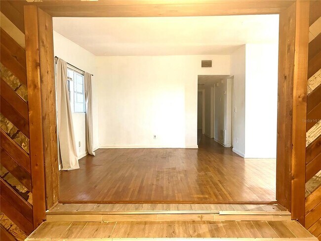 Building Photo - 112 Dahlia Dr