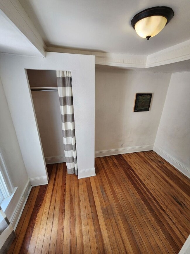Building Photo - 2 Bedroom Duplex