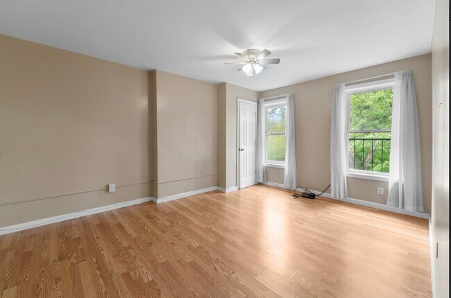 Building Photo - 812 Grand St
