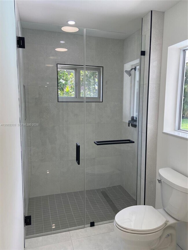 Building Photo - 9840 SW 69th Ave