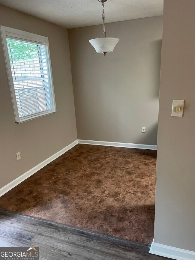 Building Photo - 1918 Cheatham Woods Dr SW