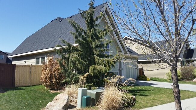 Building Photo - Very cute two story home in Boise / 3 bed,...