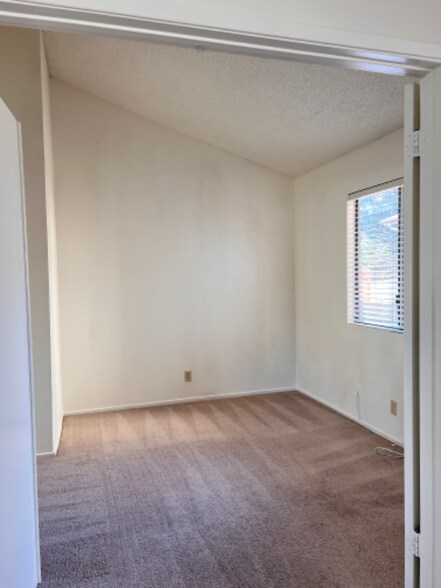 Building Photo - 995 Terry Dr