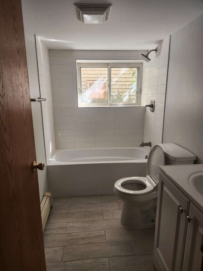 Building Photo - 5848 N Merrimac Ave