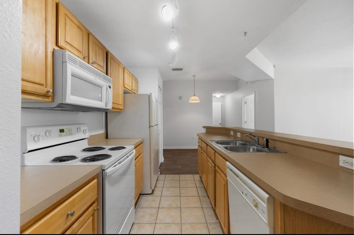 Building Photo - 405 S Villa San Marco Dr