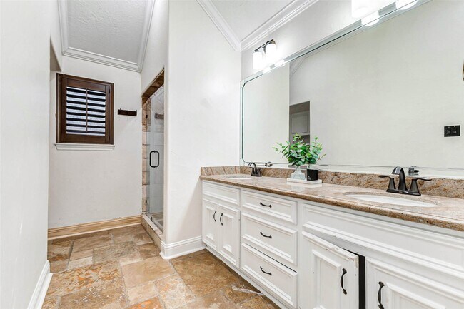 Building Photo - 402 Avenue H