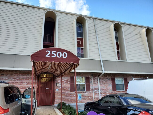 Building Photo - 2500 Houma Blvd