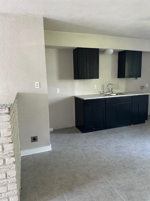 Building Photo - 3831 Wipprecht St