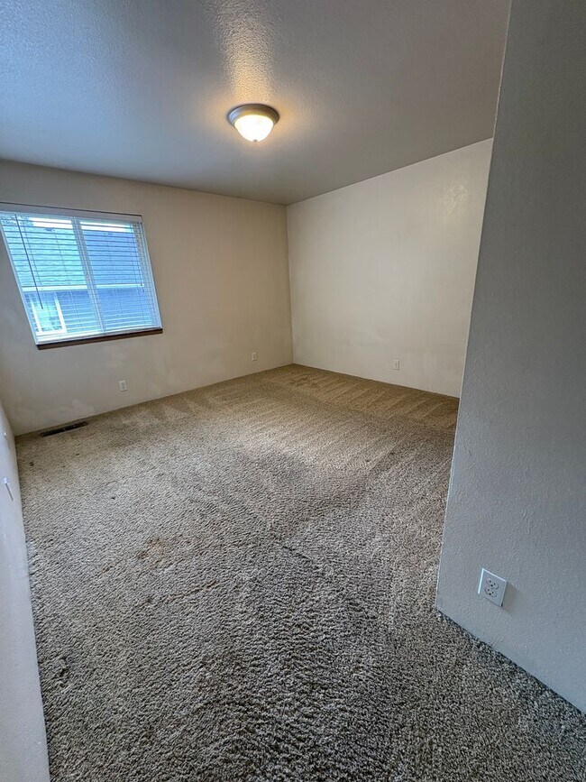 Building Photo - 2050 Campus Dr