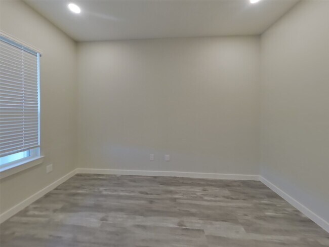 Building Photo - 4910 San Fabiano Ct