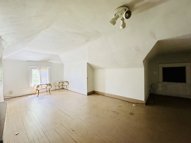 Building Photo - 1508 Parkhill Rd