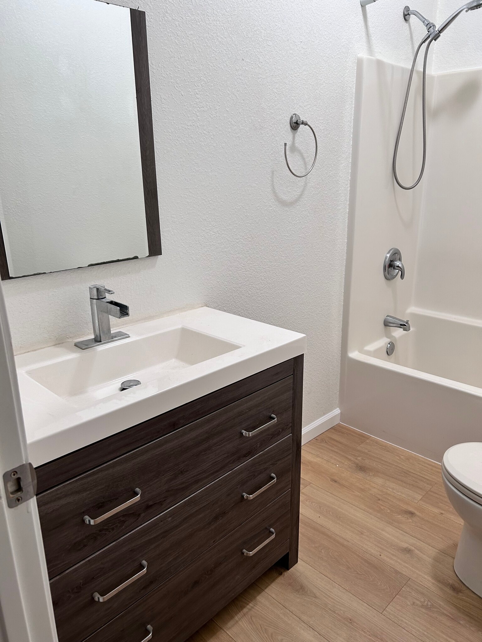 Bathroom/ Completo - 819 Gloria Dr