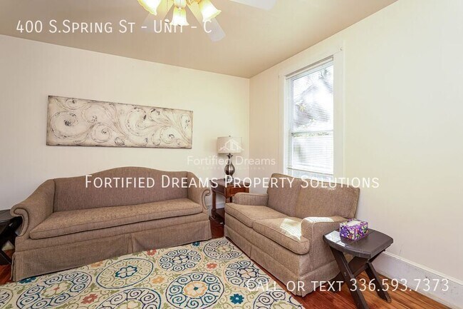 Building Photo - 400 S.Spring St - Unit-C