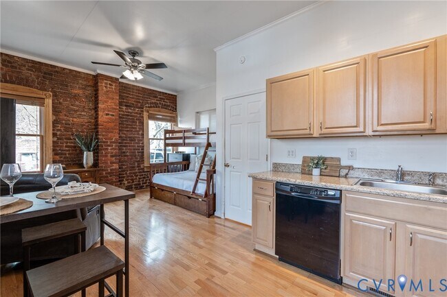 Building Photo - 1622 Grove Ave