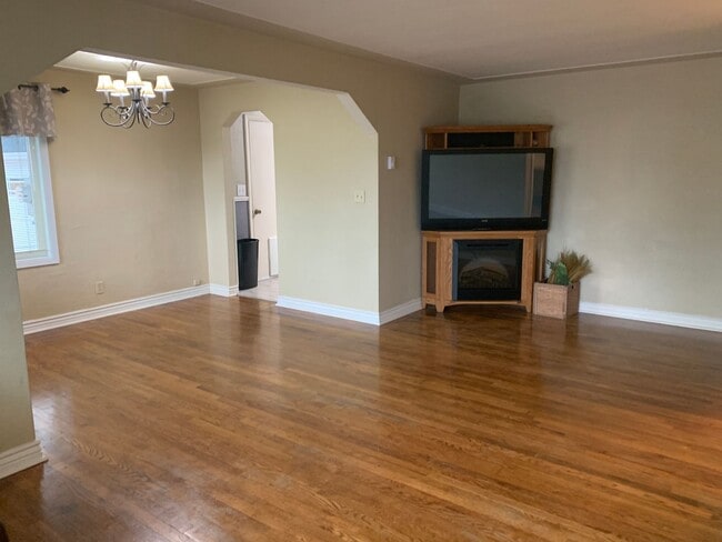 Building Photo - 541 Riverview Dr NW