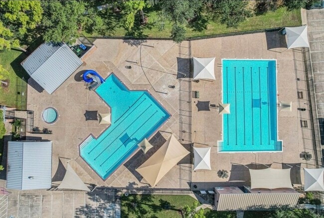 Building Photo - 5739 Henniker Dr