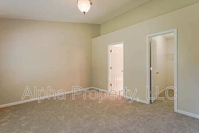 Building Photo - 305 Riello Dr