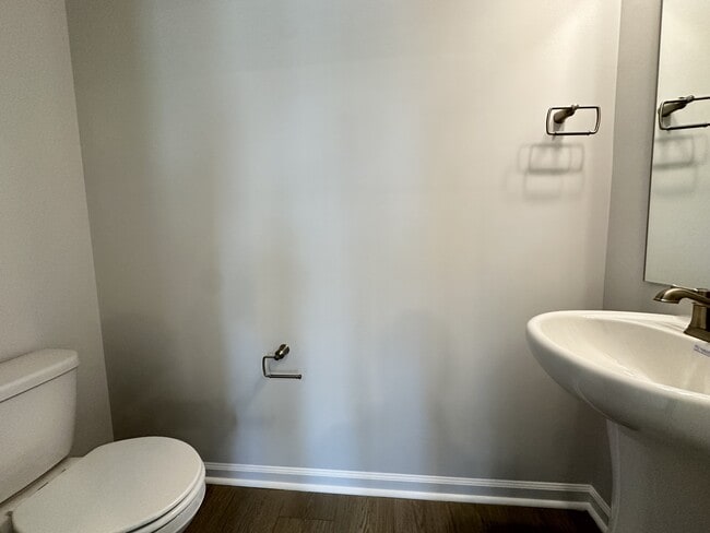 Building Photo - 2801 Farmhouse Dr