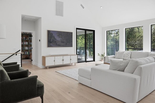 Building Photo - 201 Kahana Ln