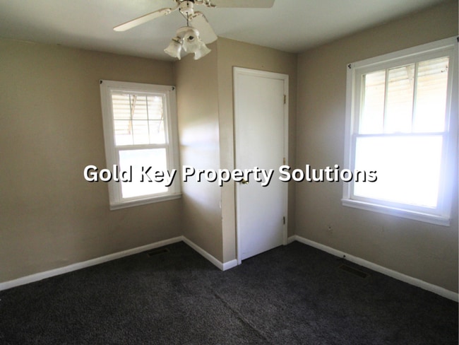 Building Photo - 2 BR 1 BA House with Covered Front Porch (...