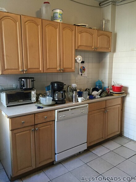 Building Photo - 18 Glenville Ave