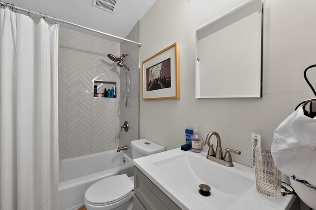 Building Photo - 715 A St NE