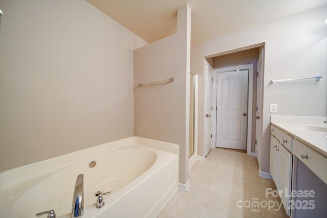Building Photo - 9821 Carson Whitley Ave