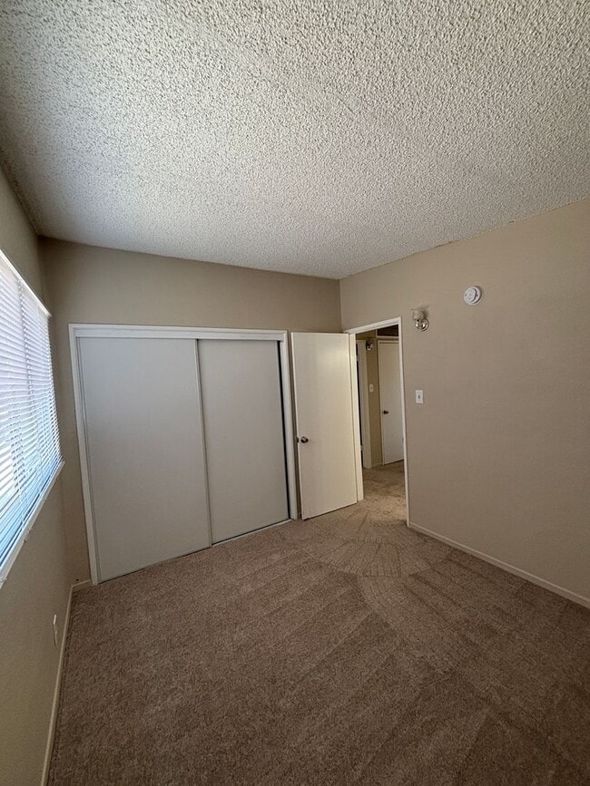 Building Photo - 408 Sahara Dr