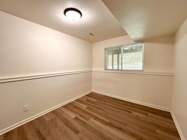 Building Photo - Four Bedroom Duplex in Cascade