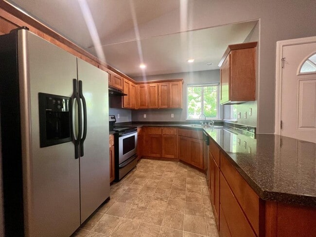 Building Photo - 1268 SW Sun Glo Dr