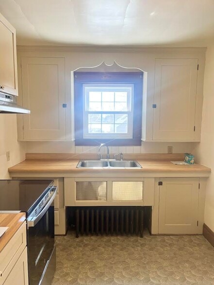 A charming kitchen! - 52 Old Fort Rd